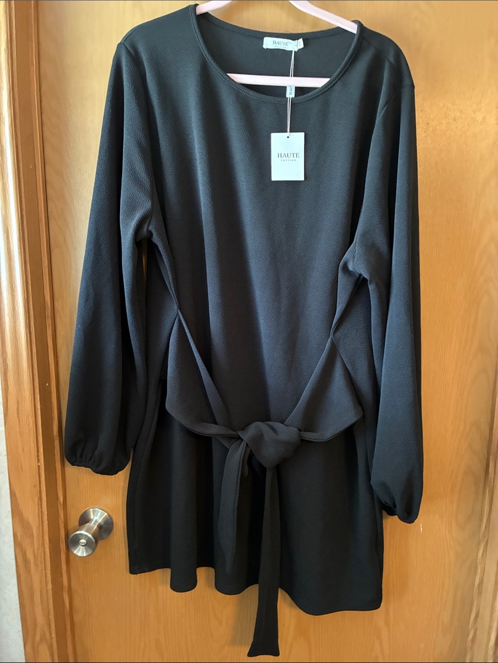 HAUTE Black Long-Sleeve Tie-Waist Dress
